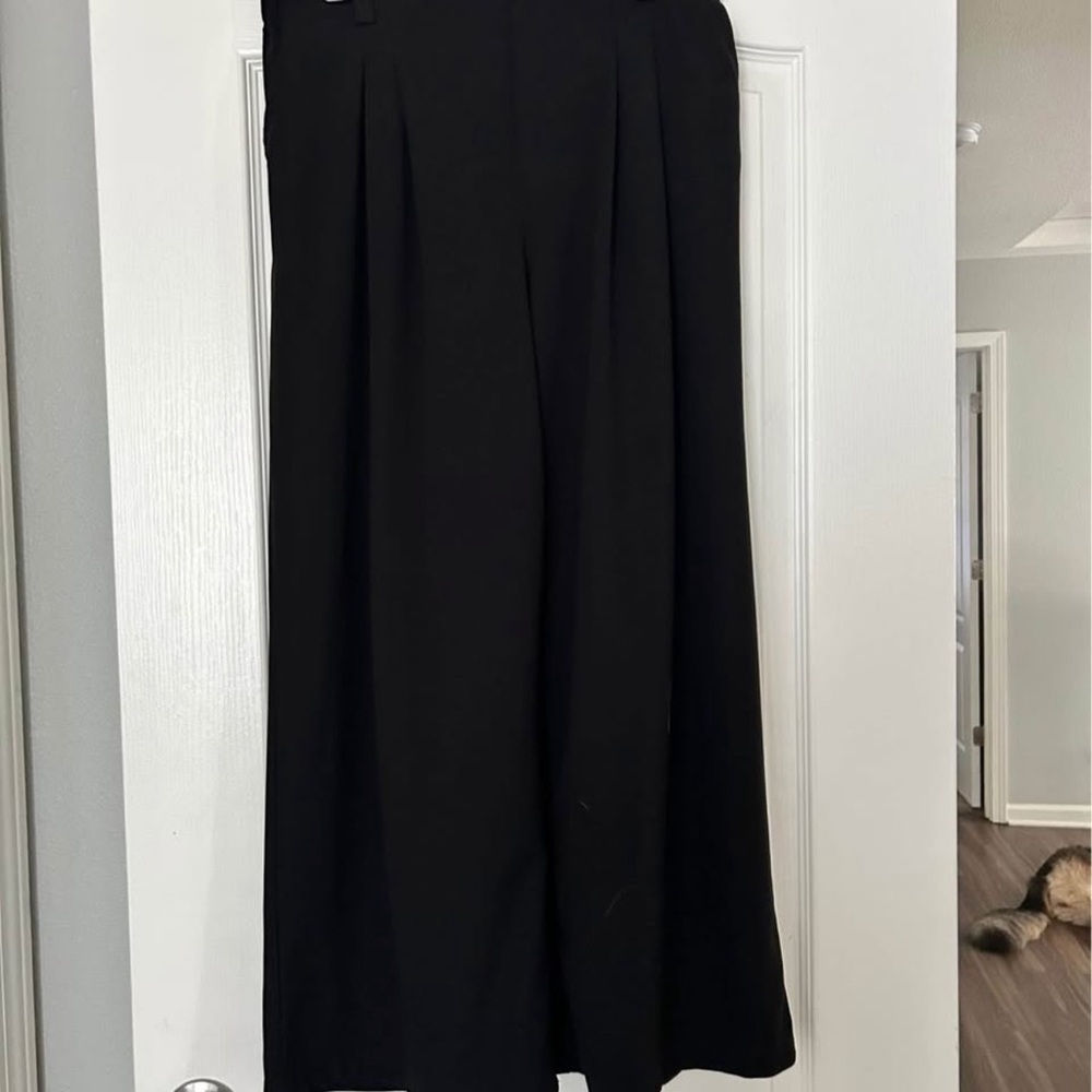 HALARA Classic Black Midi Skirt